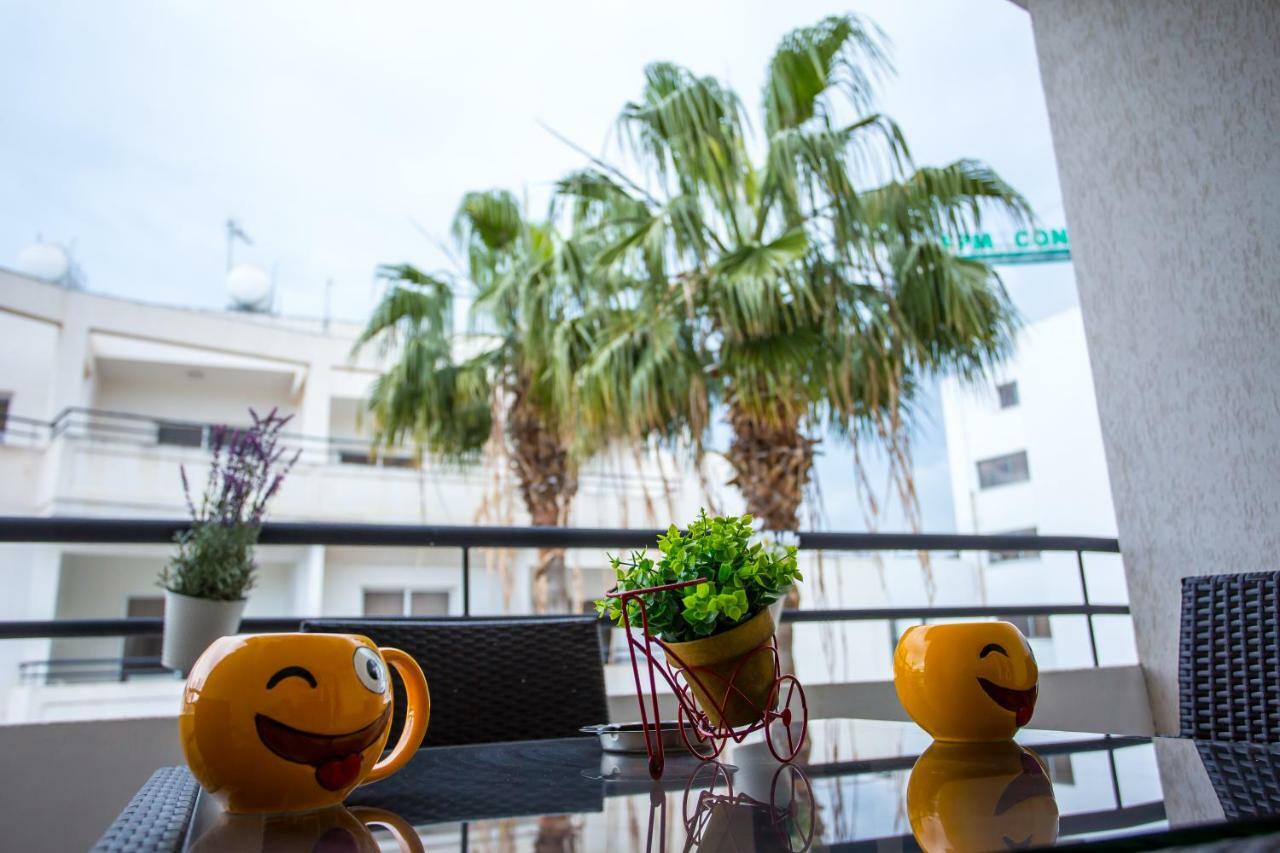 Yippee! Apartments I Town Center 拉纳卡 外观 照片